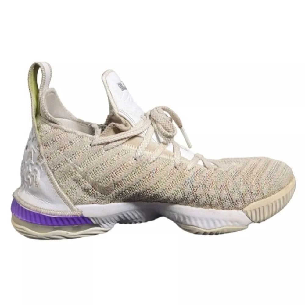 Nike Lebron XVI Size 6.5Y GS Grape Buzz LightYear White Volt‎ AQ2465-102 SB6